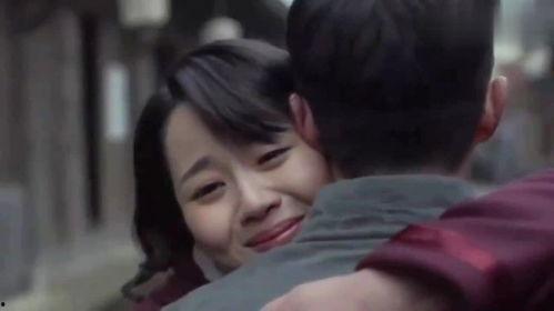 重逢后的拥抱的视频,深情拥抱，感动瞬间